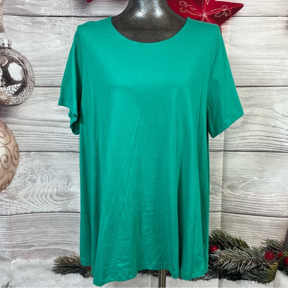 Roaman’s 1X (22/24) Keyhole top with plus size Christmas leggings - Picture 5 of 12